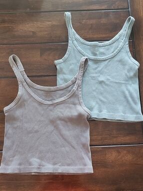 Brandy Melville cropped tank tops - two pack
